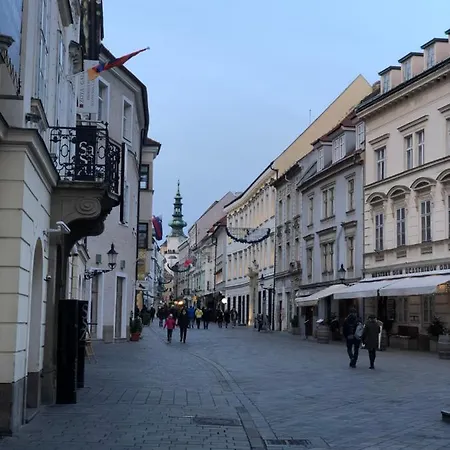 Pleasant Under The Castle Апартаменты *